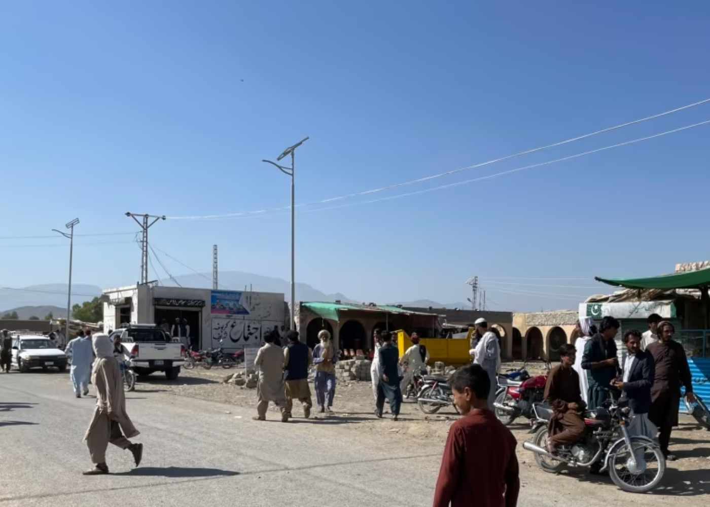 Pakistanda bazara hücum edildi- Ölən və yaralılar var